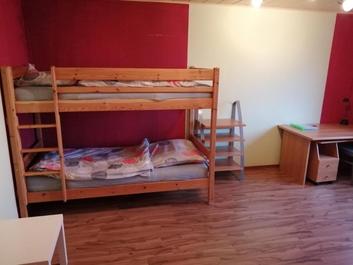 Moderne Ganze Ferienwohnung 1Km Zum Funpark Und Nur 15 Minuten Nach Nuernberg Zirndorf Exterior foto